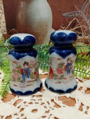 Blue and White Porcelain Decorative Salt & Pepper Shaker Set